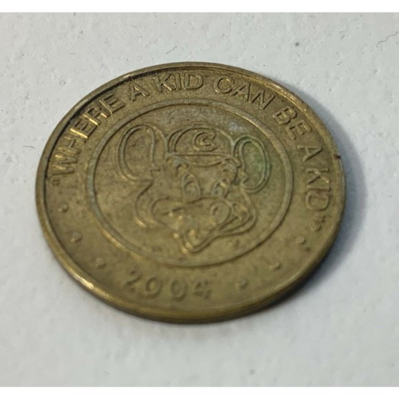 Chuck E Cheese 2004 Game Token with Letter "C" on Hat Pizza Parlor 1" Across - Picture 6 of 6